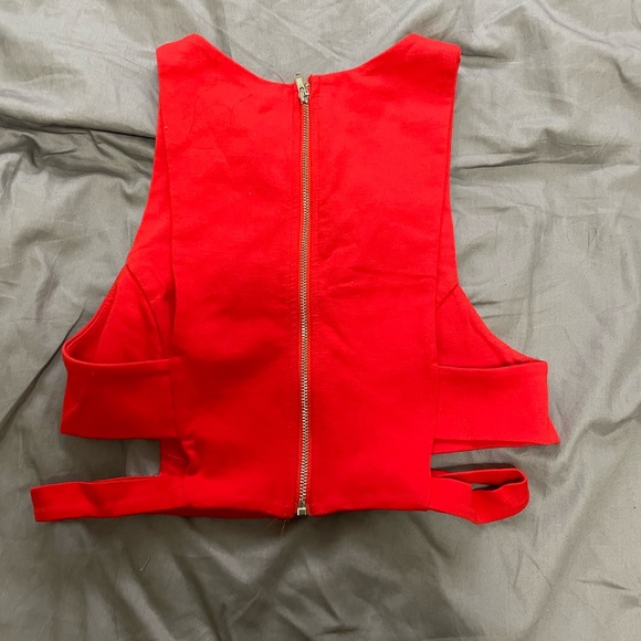 Red cropped top - Picture 2 of 3